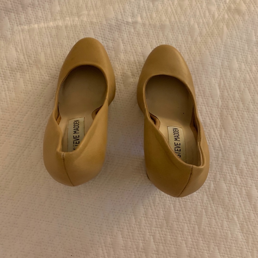 Shoes - Picture 5 of 8